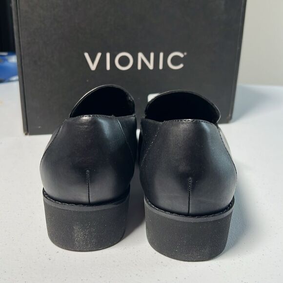Vionic Kensley Women's Black Leather Loafer - Picture 4 of 6